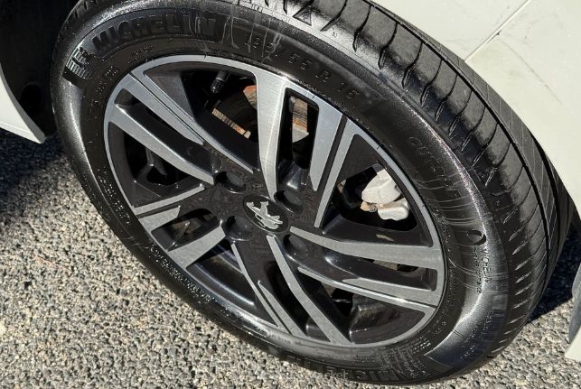 Peugeot 208 - Pure Tech