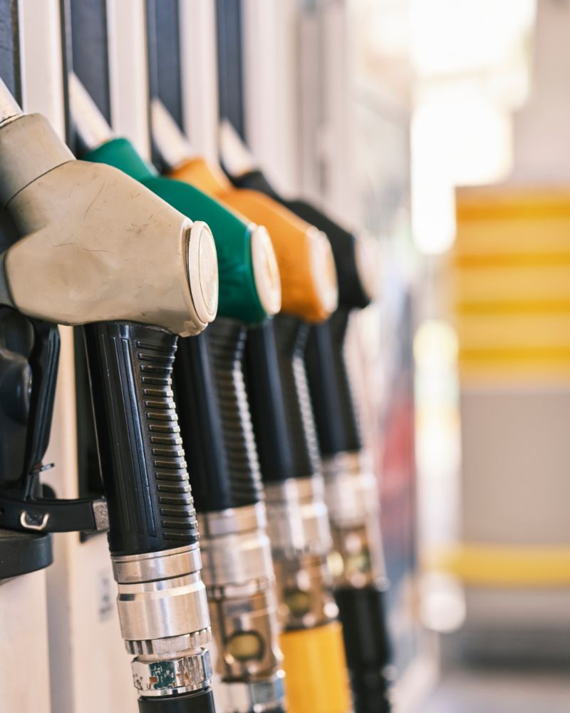 Come aumentare il valore della tua auto prima della vendita fare pieno benzina auto