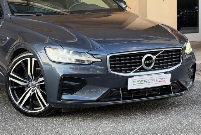 Volvo V60 D4 Geartronic R-Design: 7 MOTIVI per Scegliere una Station Wagon