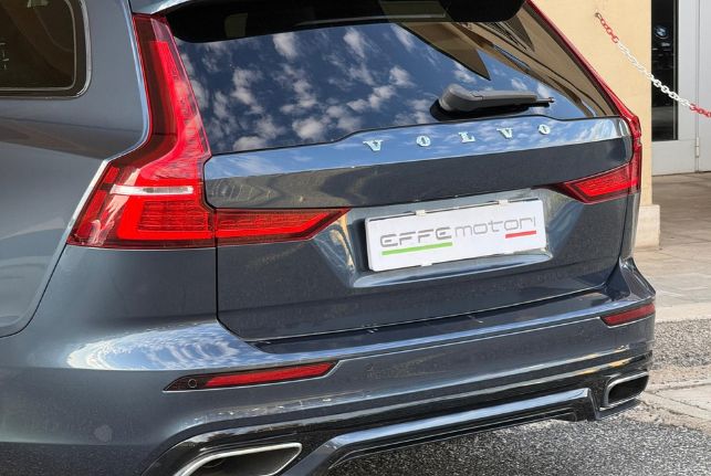 Volvo V60 D4 Geartronic R-Design: 7 MOTIVI per Scegliere una Station Wagon