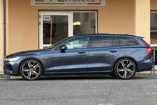 Volvo V60 D4 Geartronic R-Design: 7 MOTIVI per Scegliere una Station Wagon