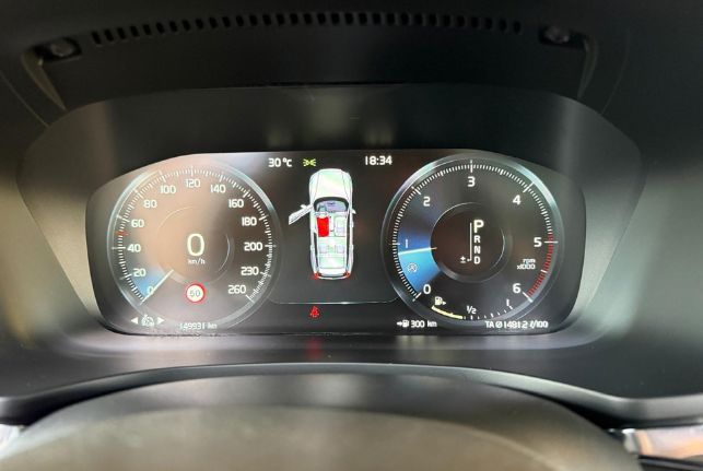 Volvo V60 D4 Geartronic R-Design: 7 MOTIVI per Scegliere una Station Wagon