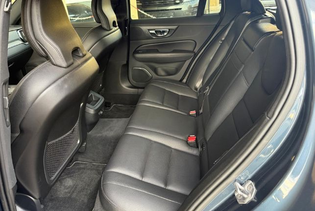 Volvo V60 D4 Geartronic R-Design: 7 MOTIVI per Scegliere una Station Wagon