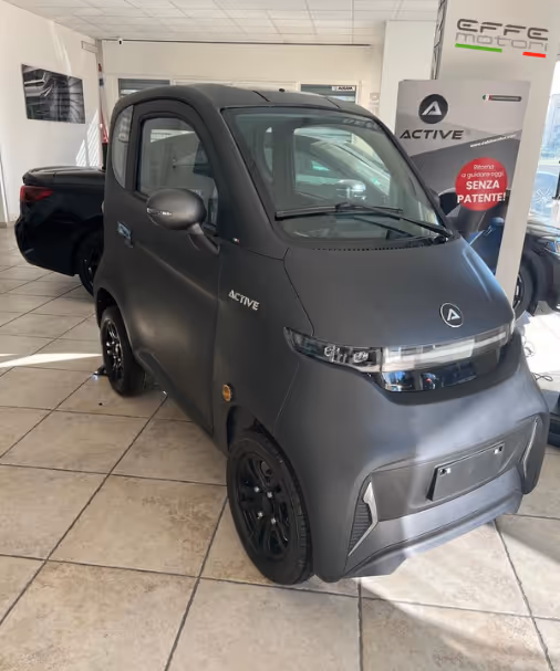 Presidio Medico Cabinato Active Nero Opaco - Minicar senza patente Effe Motori